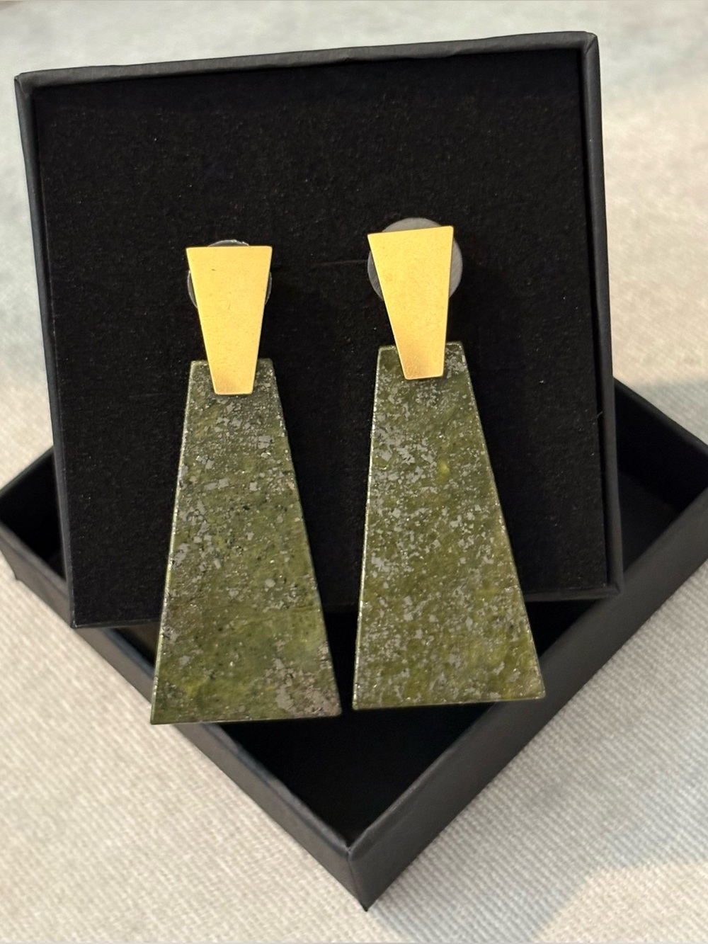 Kendra Scott Architectural Olive Stone and Gold Drop Earrings